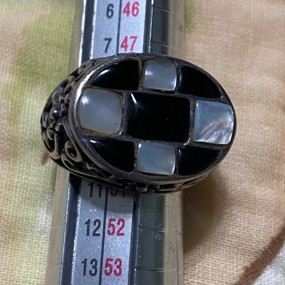 Onyx and Mother of pearl checker board pattern Sterling Silver Ring size 5 - Picture 2 of 4